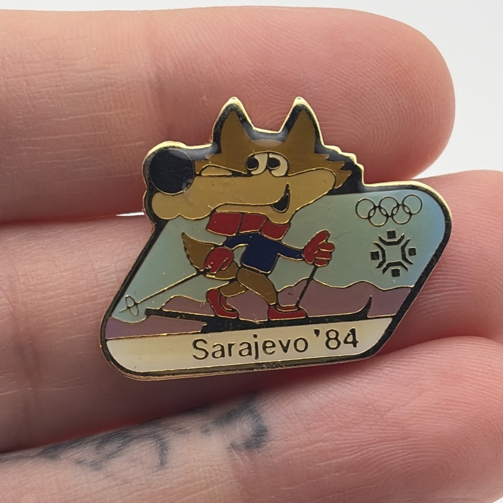 1984 Sarajevo Winter Olympic Games Vucko Wolf Cross Country Skiing Lapel Hat Pin